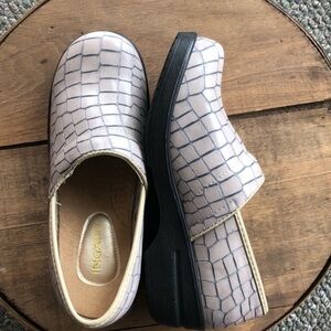 Ingaro size 6.5. Brandy Stone
